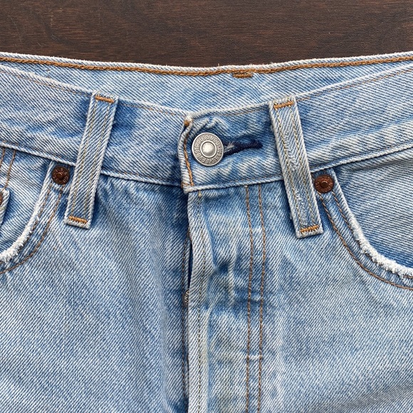 Great condition Levi shorts - Picture 2 of 8